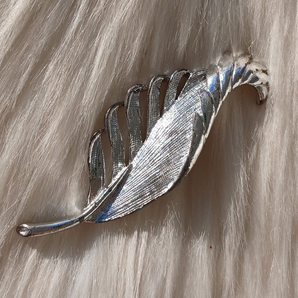 Vintage Gerry's Leaf Brooch Pin Fashion Jewelry Silver Tone Lapel Feather vtg